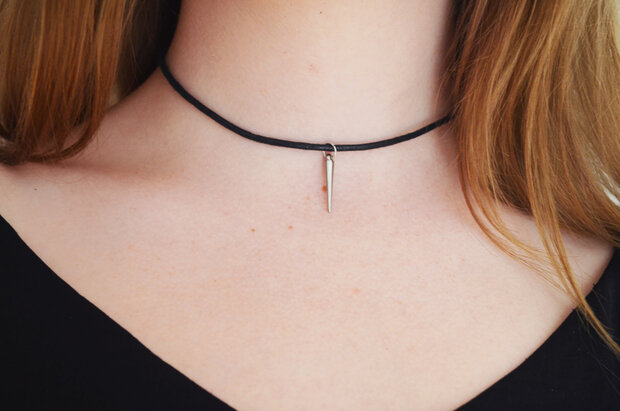 Choker - waxkoord met spike